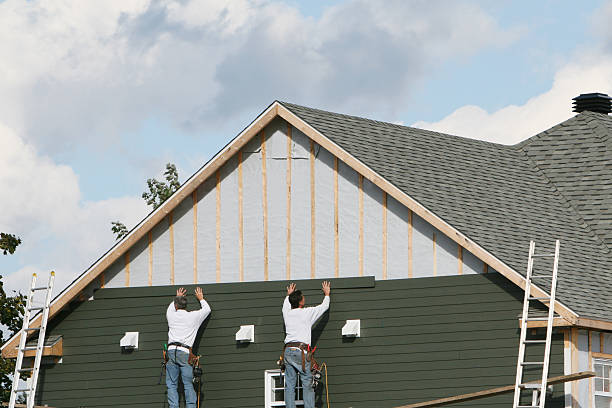 Professional Vinyl Siding technician working in Iva, SC